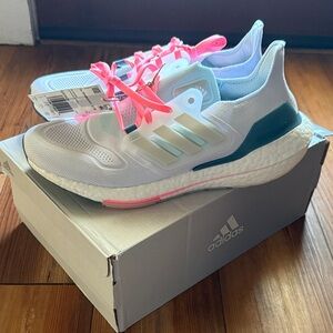 Adidas Ultraboost 22 - NWT